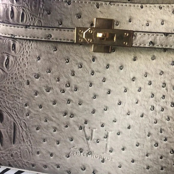 Elegant Gray Crocodile-Embossed Handbag(Ashley Hordge) - Picture 13 of 17